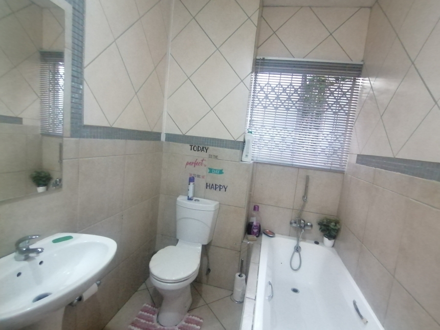 2 Bedroom Property for Sale in Rustenburg Central North West